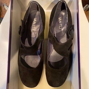 Chic vintage Vaneli wedges with a stunning strap